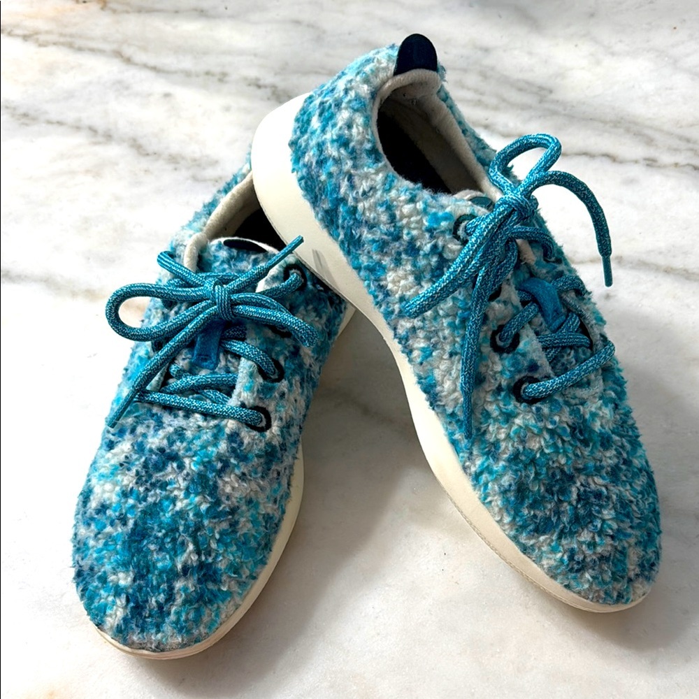 EUC Allbirds Women's Blue and White Wool Runners Fluff Sneakers size 10
